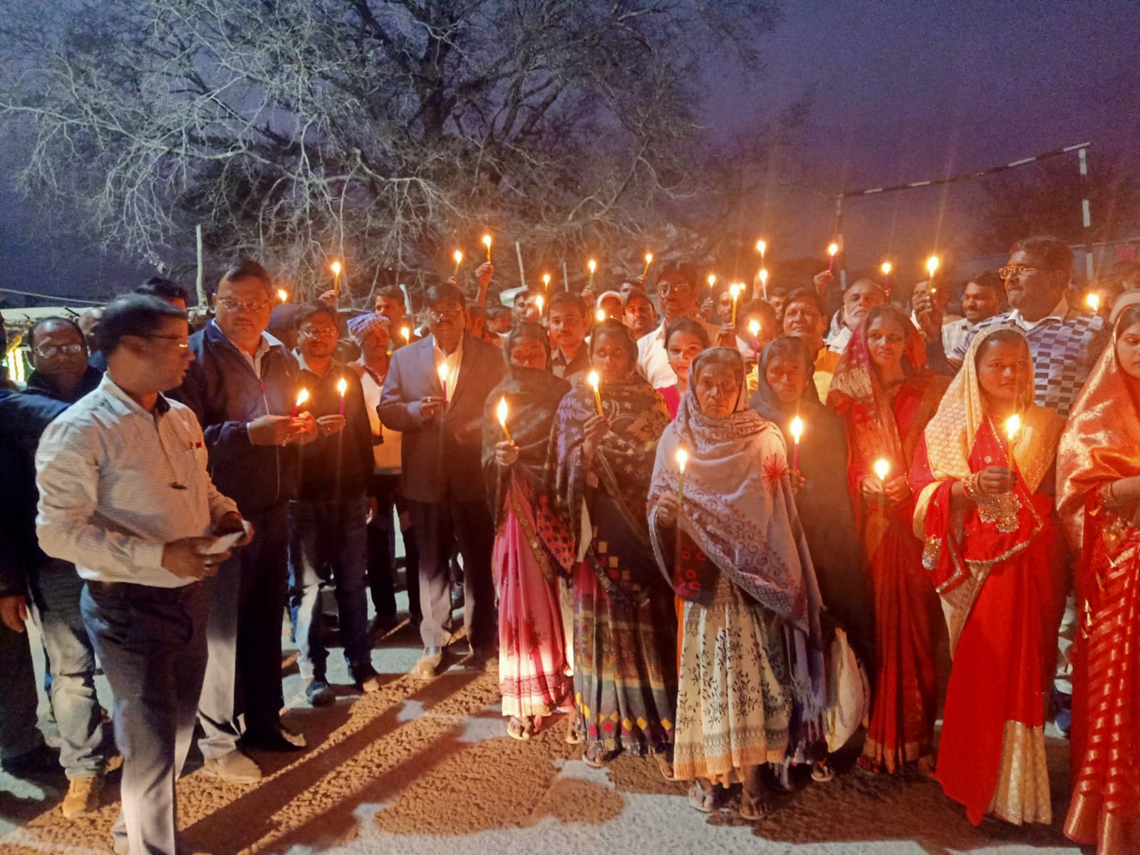 बेटी बचाओ - बेटी पढ़ाओ को लेकर डीडीसी के नेतृत्व में निकाली गई मोमबत्ती जुलूस