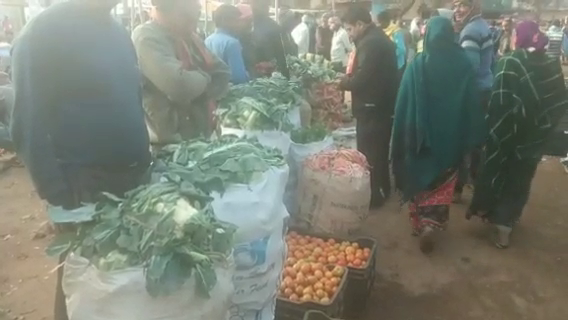 बोकारो : बाजार का हाल बेहाल ! सब्जी की उपज ज्यादा और खरीदार कम, किसान परेशान