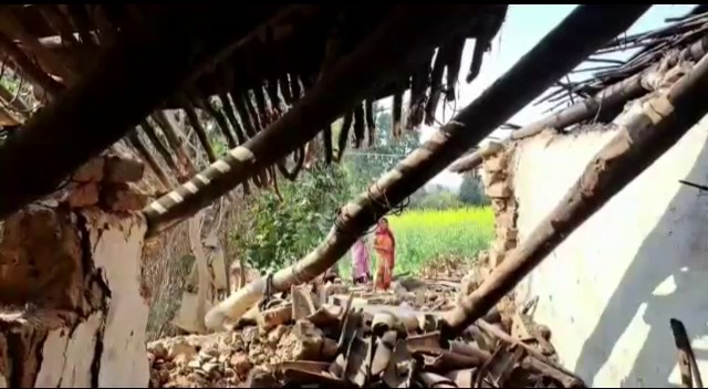 चतरा में हाथियों का आतंक, घरों को ध्वस्त कर फसलों को भी पहुंचाया नुकसान