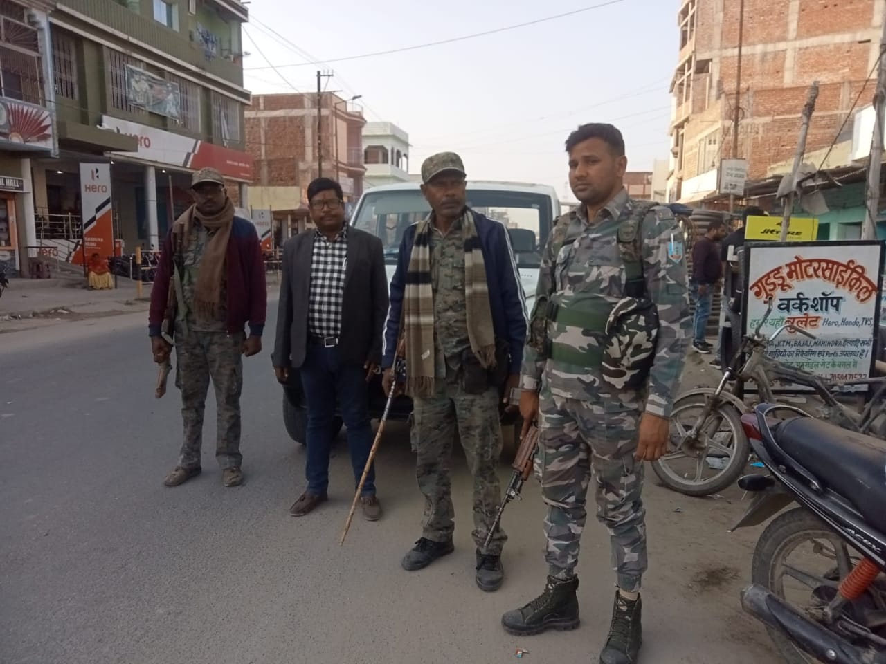 पलामू : एमवीआई ने हुसैनाबाद में चलाया वाहन चेकिंग अभियान, आधा दर्जन से अधिक वाहन जब्त