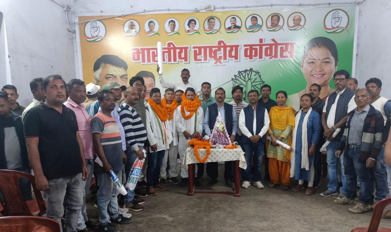 भारत जोड़ो यात्रा पूरा कर चाईबासा वापस लौटे भारत यात्री, पूर्व सीएम मधू कोड़ा ने किया जोरदार स्वागत