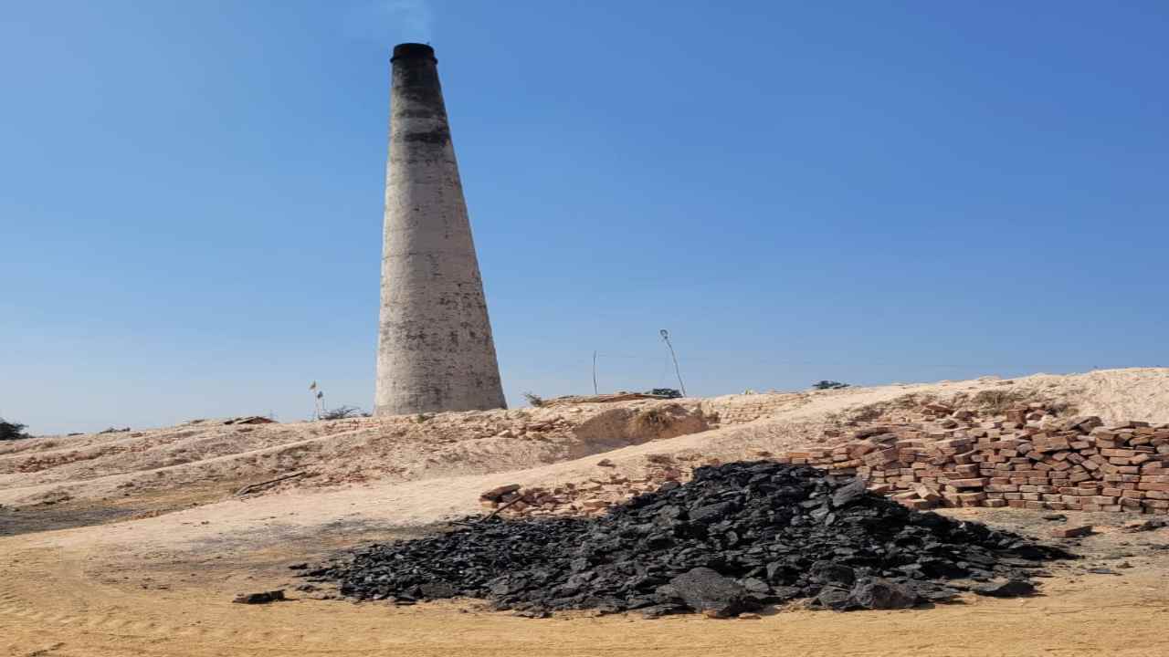 रामगढ़: अवैध रूप से संचालित ईट भट्टों पर जिला प्रशासन की कार्रवाई, 10 संचालकों को पाया गया दोषी