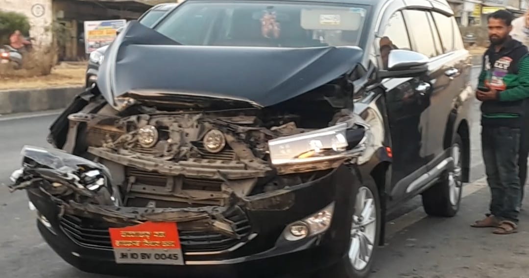 झरिया की कांग्रेस विधायक पूर्णिमा नीरज सिंह की गाड़ी दुर्घटनाग्रस्त, विधायक सुरक्षित