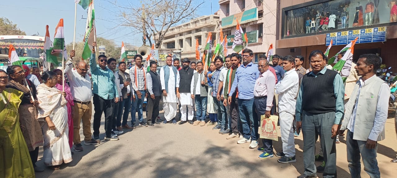 अंबानी-अडानी को दिए गए बैंकों से ऋण और सौपें गए सार्वजनिक संस्थाओं का निष्पक्ष जांच हो - कांग्रेस