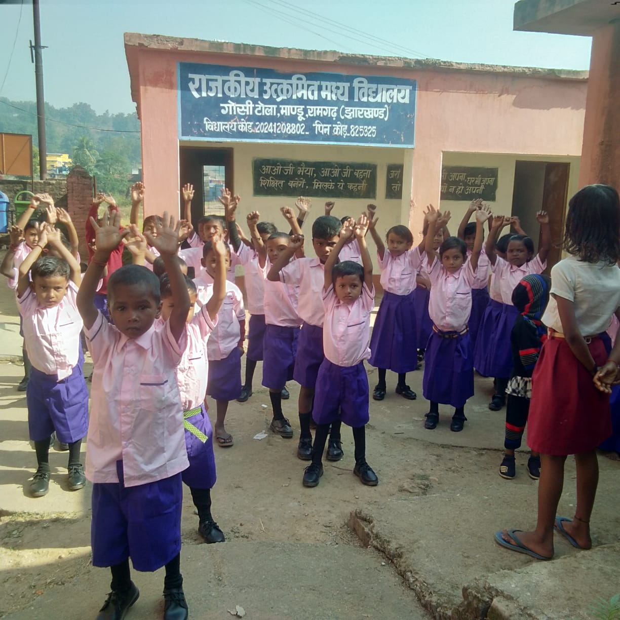 झारखंड का ऐसा सरकारी विद्यालय जहां पढ़ने वाले मात्र 80 बच्चों को भी नहीं  मिल पा रहा एक समय का खाना, जानिए कहां का मामला