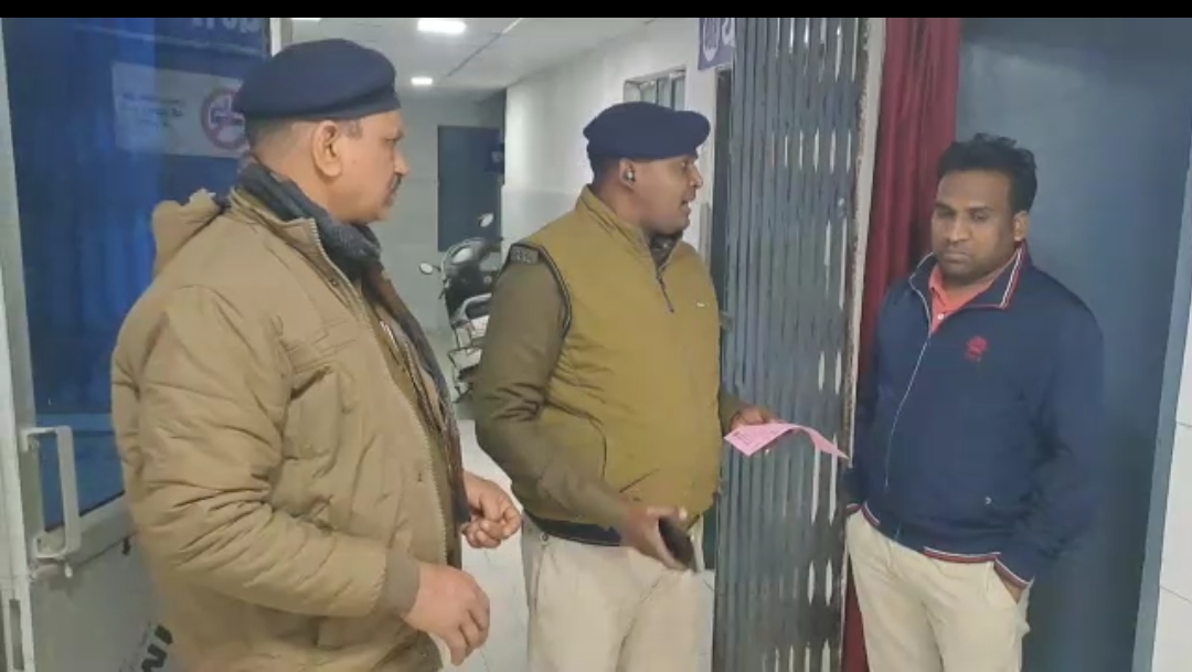 बिहार की स्वास्थ्य बदहाल, एक्सरे के लिए घंटों भटकते रहे पुलिसकर्मी, एक्सरे रूम में लटका रहा ताला 