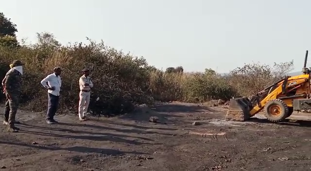 बोकारो : बंद अंगवाली खदान में अवैध सुरंग पर की गई डोज़रिंग, चार मुहानों को किया गया बंद