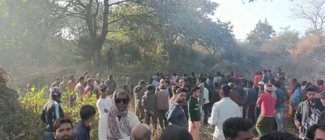 धनबाद : कुमारधुबी में पेड़ से लटका मिला शव, हत्या या आत्महत्या, जांच में जुटी पुलिस 