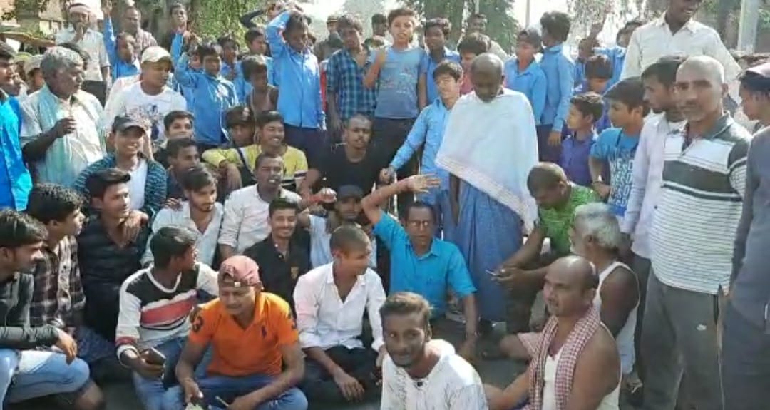 शिक्षा का मंदिर हुआ शर्मशार,आपस में ही गुरुओं ने की मारपीट ,पढ़ें पूरी खबर  