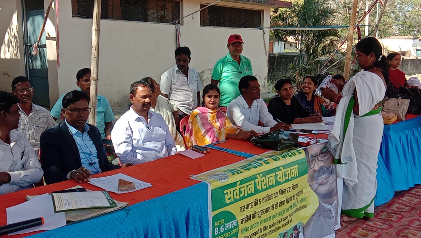 चाईबासा : सर्वजन पेंशन योजना को लेकर कैंप, विधायक ने कहा योजना से छूटे हुए लाभुकों को जोड़ने में मदद करेगी नगर परिषद