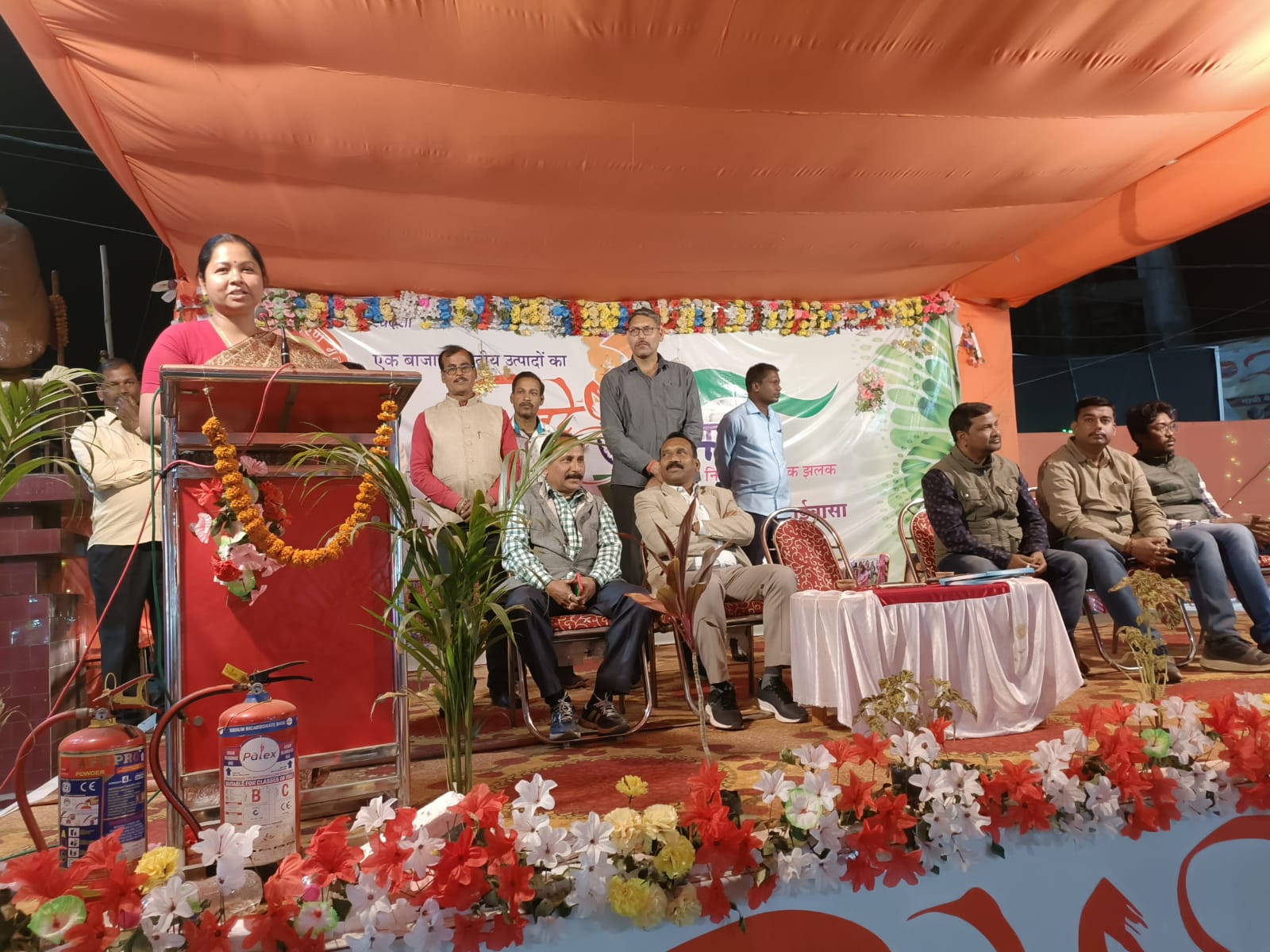 स्वदेशी मेला भ्रमण के लिए चाईबासा पहुंचे पूर्व मुख्यमंत्री मधु कोड़ा और सिंहभूम लोक सभा सांसद गीता कोड़ा 