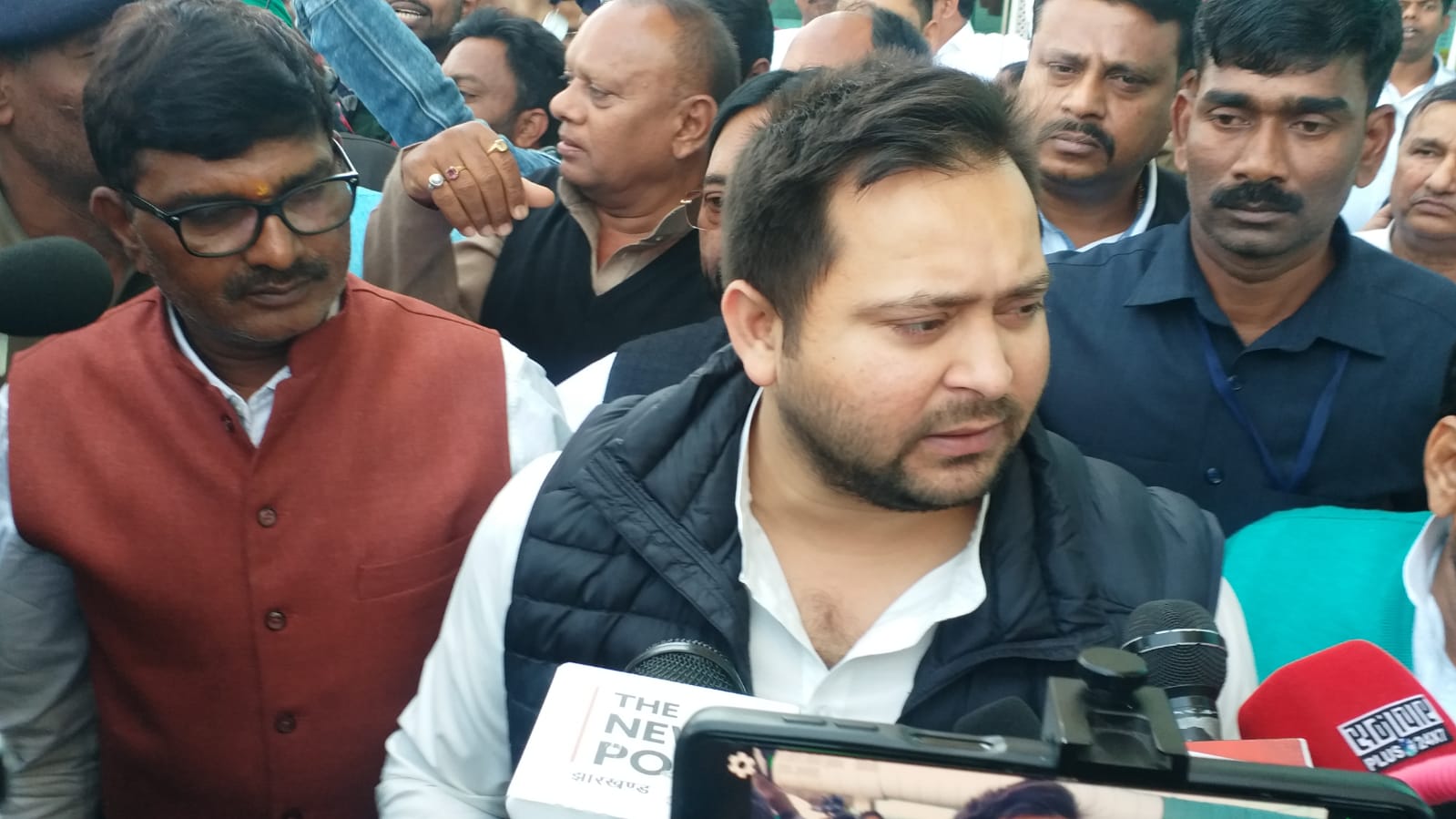 कांग्रेस को तेजस्वी की दो टूक, टीवी पर मांगने से नहीं मिलता मंत्री पद  