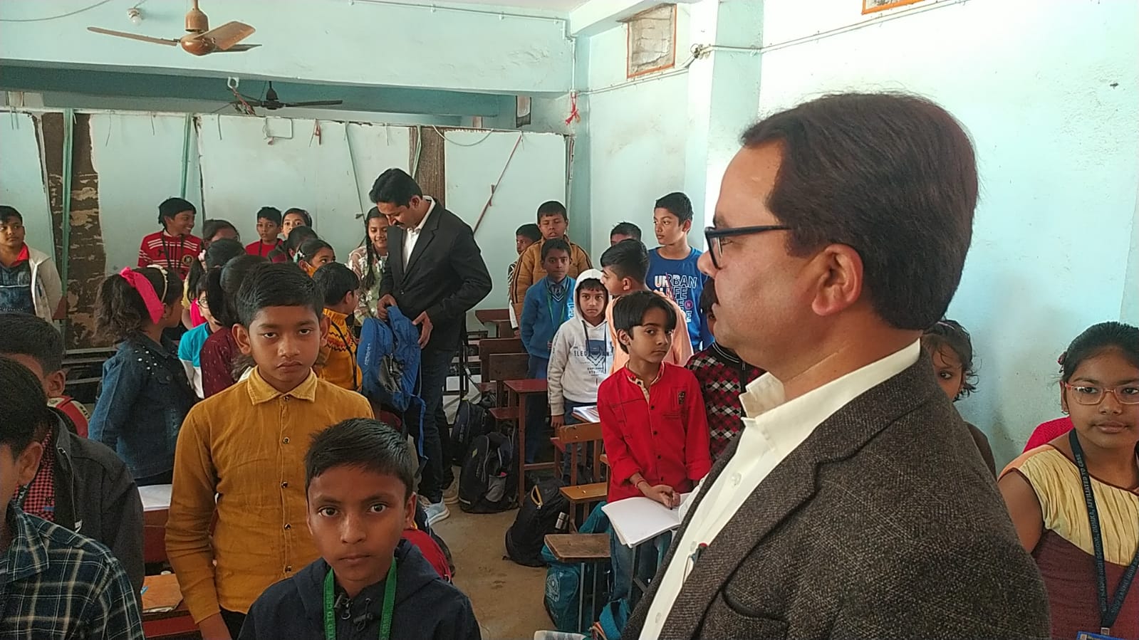 दुमका: राष्ट्रीय बाल अधिकार संरक्षण आयोग ने नशे के विरुद्ध शुरू किया अभियान, कई विद्यालयों का किया औचक निरीक्षण  