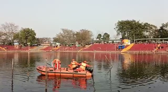 दुमका : पांच दिन पहले शिवगंगा में डूबे युवक का शव बरामद, घाट के सुरक्षा व्यवस्था पर खड़े हो रहे सवाल !