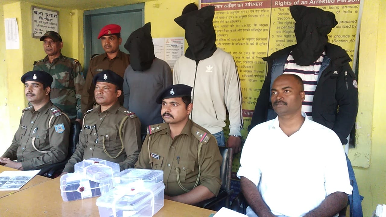 जमशेदपुर : अवैध पिस्टल के साथ तीन गिरफ्तार, अन्य की गिरफ्तारी के लिए छापेमारी जारी