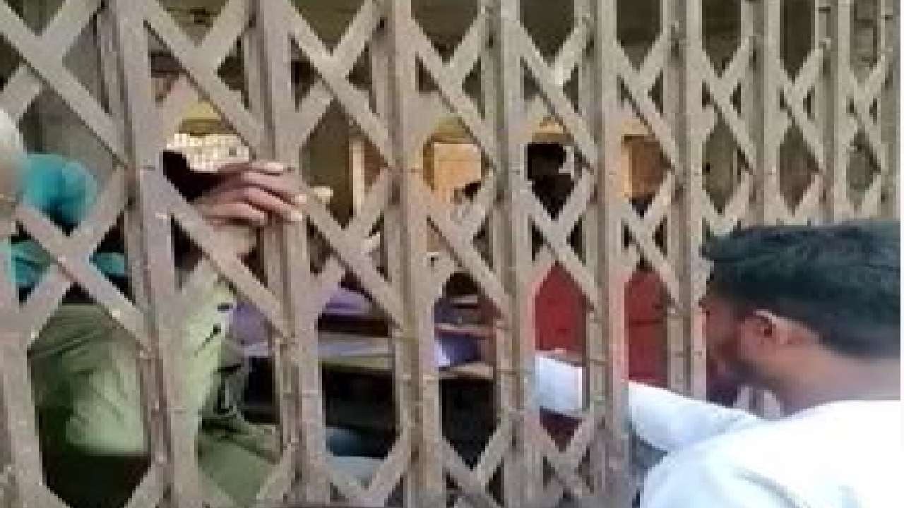 समस्तीपुर : मैट्रिक परीक्षा के दौरान मोबाइल लेकर चीटिंग कराने पहुंचे परिजन, वीडियो वायरल 