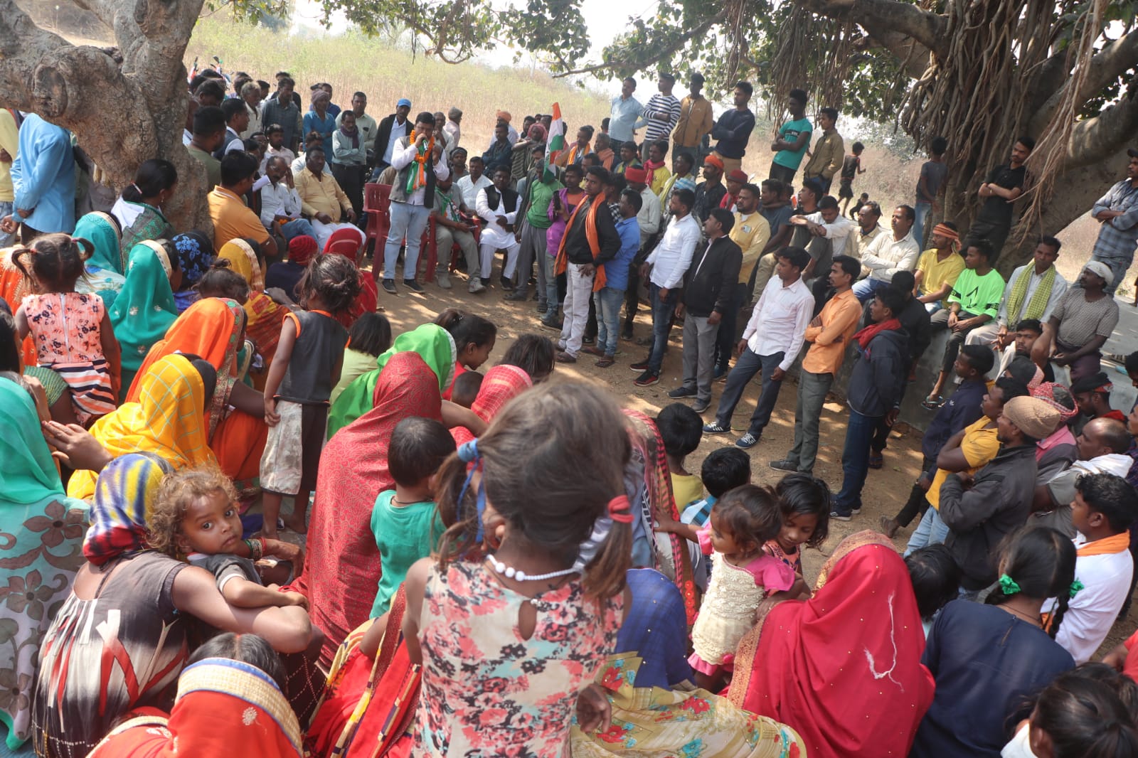 रामगढ़ उपचुनाव : यूपीए प्रत्याशी बजरंग महतो ने चुनाव में झोंकी पूरी ताकत, गोला प्रखंड के दर्जनों गांव का दौरा कर चलाया जनसंपर्क अभियान 