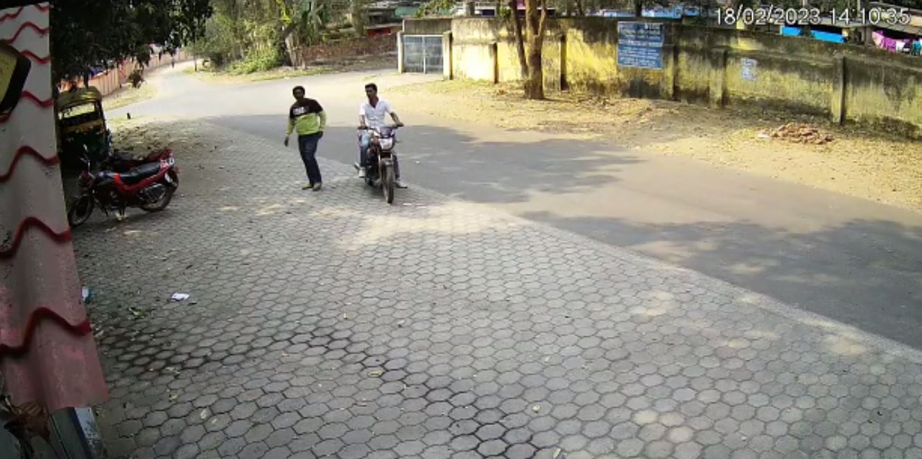 जमशेदपुर :  सीसीटीवी में कैद हुई पेट्रोल चोरी की घटना, अपराधियों की तलाश में जुटी पुलिस