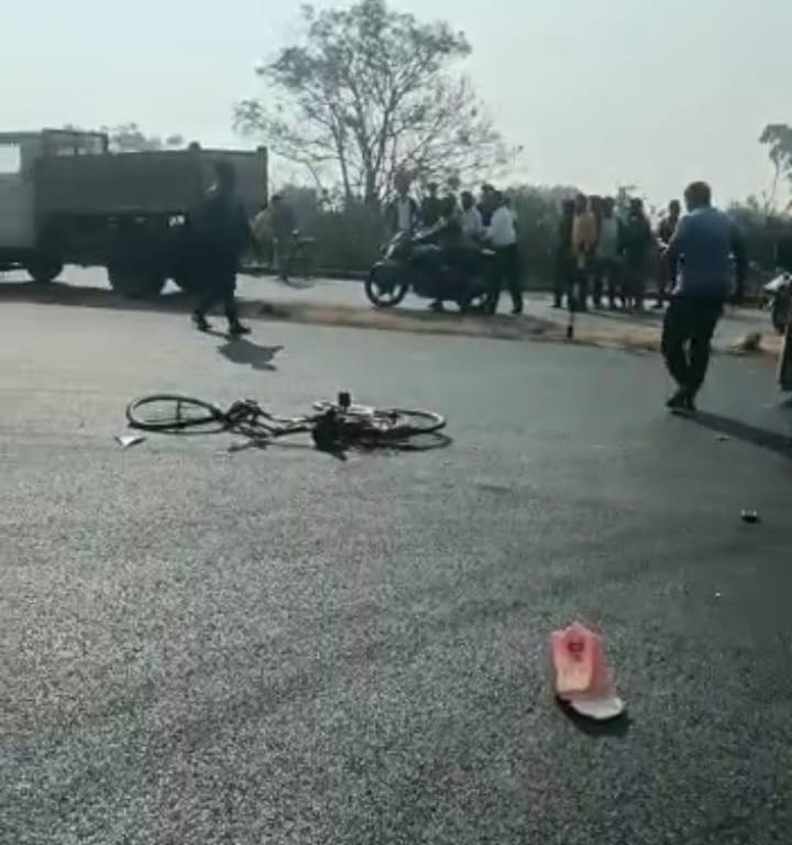 रांची : साइकिल से स्कूल जा रही बच्ची को ट्रक ने कुचला, मौके पर ही मौत 