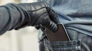 बाबा के बारात में शामिल बारातियों के पास से मोबाइल होते रहे गुम, नहीं लग पाई पुलिस को भनक, जानिए कहां का मामला