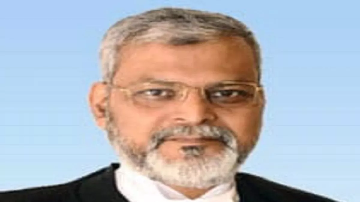 न्यायमूर्ति संजय कुमार मिश्रा ने ली चीफ जस्टिस पद की शपथ, सीएम भी हुए शामिल