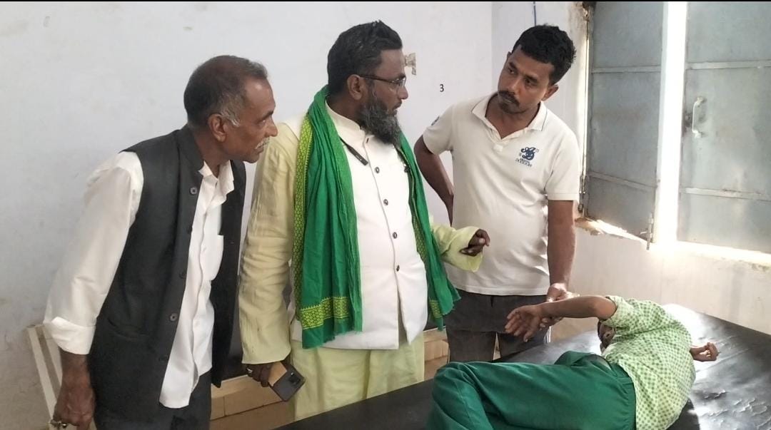 गिरिडीह : मधुमक्खियों के हमले से मिशन स्कूल के तीन छात्र सहित शिक्षिका हुई जख्मी, अस्पताल में भर्ती