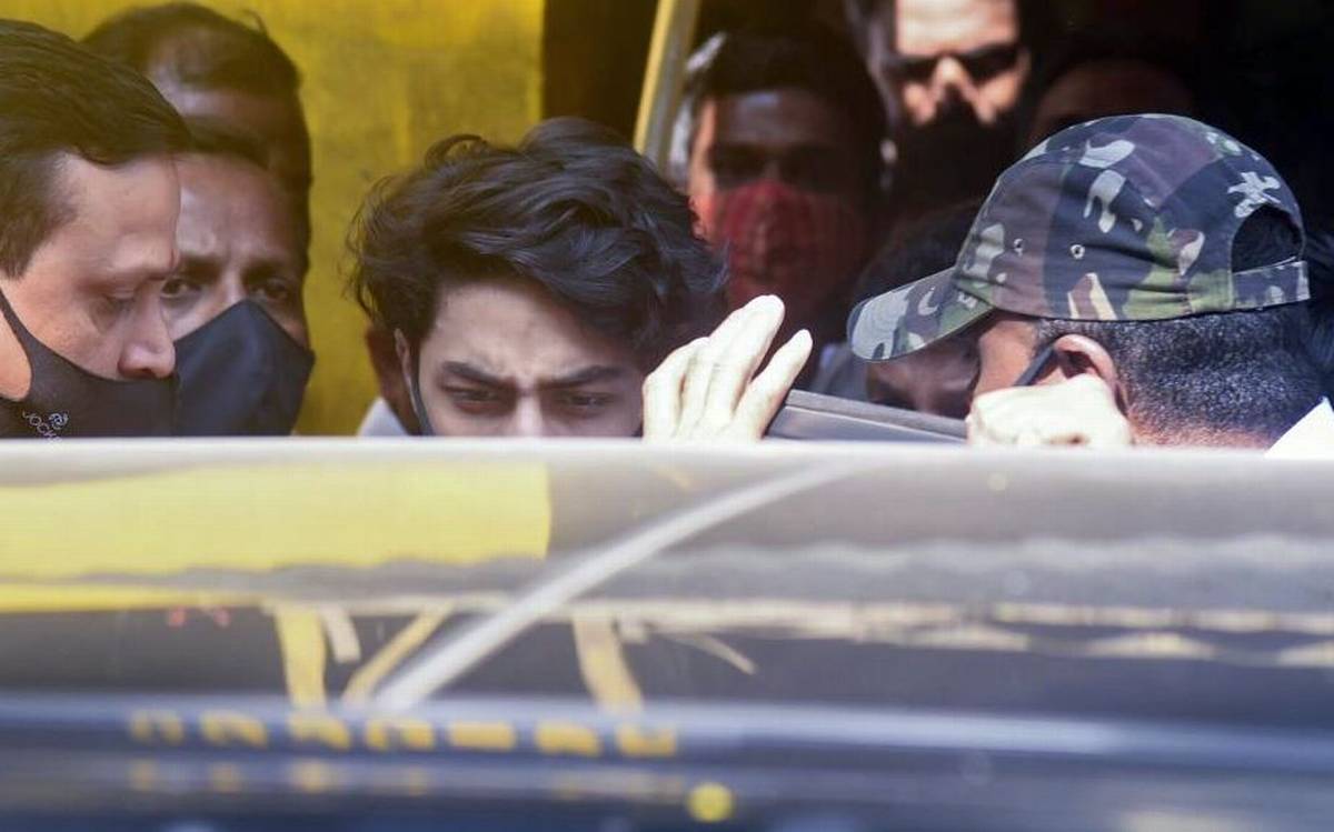 आर्यन ख़ान हुए जेल से रिहा, शाहरुख लेकर आए मन्नत