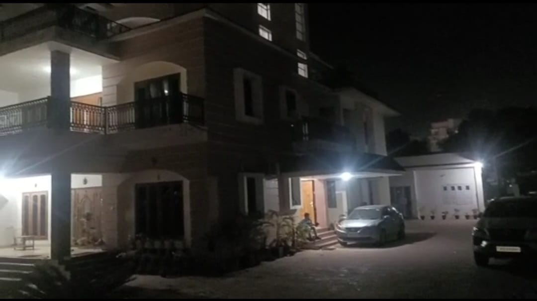 ED Raid: लगभग 900 करोड़ रुपए की चल अचल संपत्ति के मालिक हैं मुख्य अभियंता वीरेंद्र राम, जानिए क्या कुछ मिला अब तक