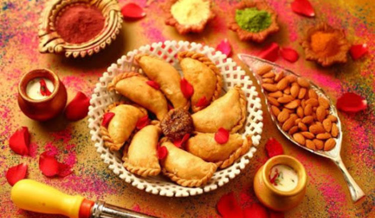 HOLI FOOD 2023 : इस होली बनाएं ऐसी गुझिया जो खाने में होगी टेस्टी और साहत के लिए भी फायदेमंद ! जानिए कुछ रेसिपी