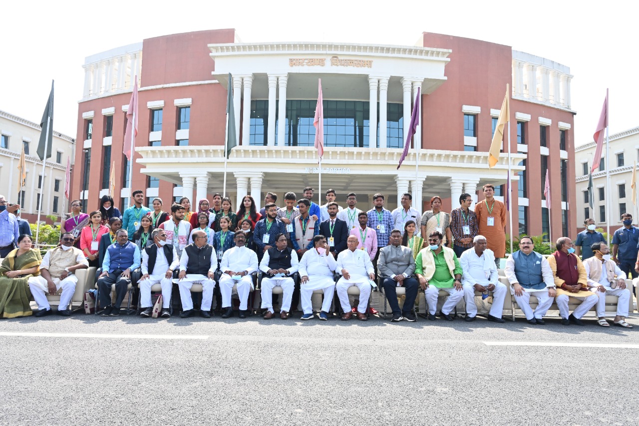 जरूरी है विधायिका, कार्यपालिका और न्यायपालिका की बेहतर जानकारी  - CM हेमंत सोरेन 