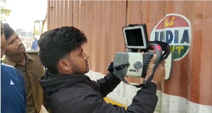 छपरा: शराब लदी ट्रक को पुलिस ने किया जब्त, होली में खपाने की थी तैयारी