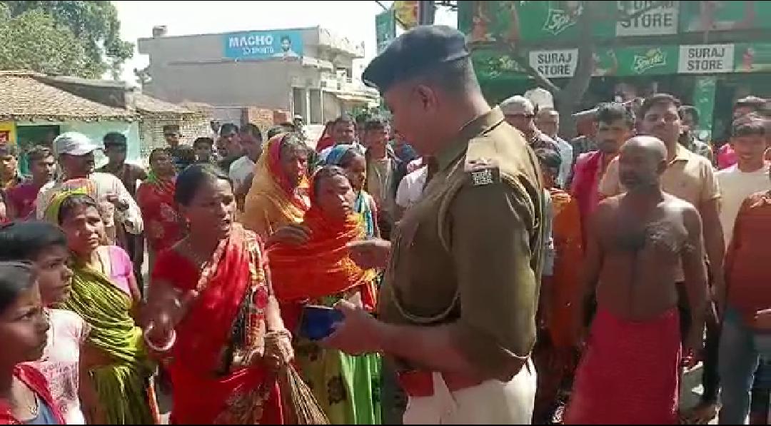 देवघर: दर्दमारा बॉर्डर पर लगी लंबी जाम, लोग पुलिस का कर रहे विरोध, जानिए क्या है मामला