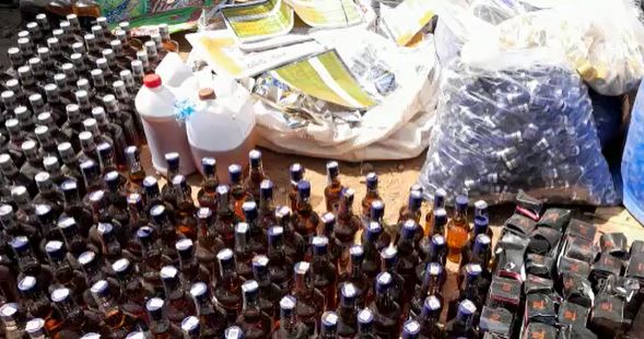 जमशेदपुर: अवैध मिनी शराब फैक्ट्री का पुलिस ने किया उद्भेदन, 7 लाख का अवैध शराब बरामद