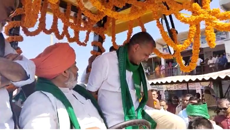 बिहार में किसान आंदोलन की शुरुआत, एक साथ आए सुधाकर और राकेश टिकैत, बोले अब चलेगा किसानों का ट्रैक्टर मार्च