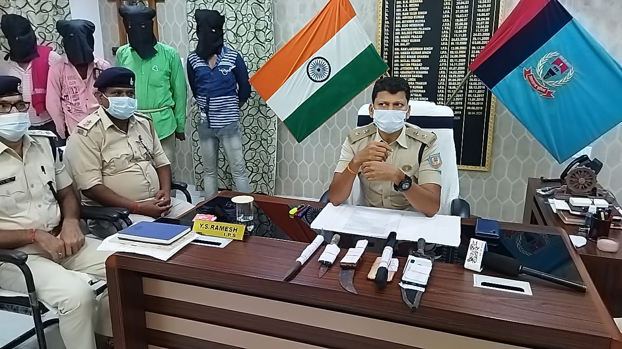 प्रेस लिखे गाडी में घूम रहे थे अपराधी, पुलिस ने 4 को दबोचा