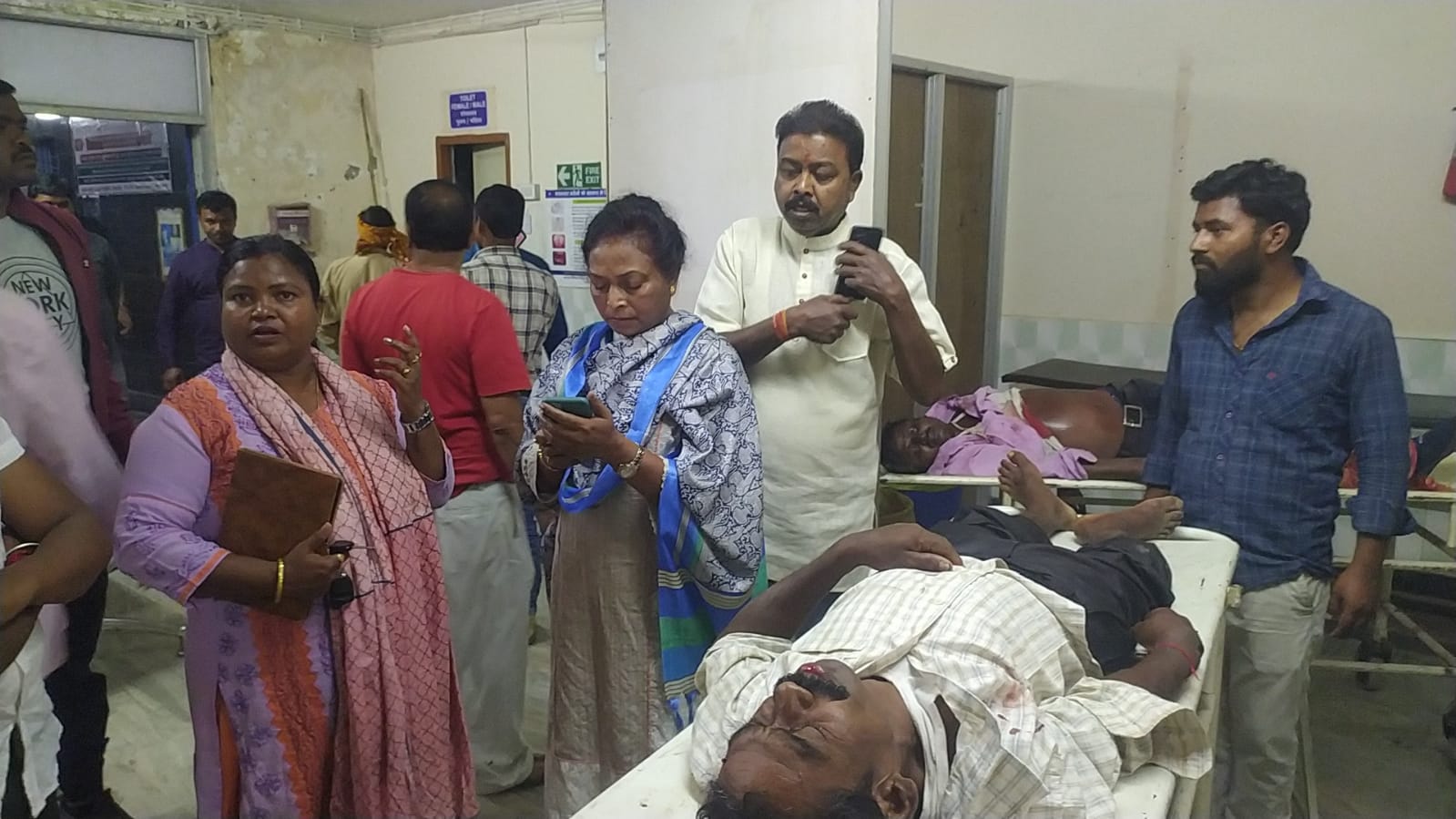 दुमका: रफ्तार की कहर की चपेट में आए कई लोग, तीन अलग-अलग दुर्घटनाओं में 6 लोग घायल, एक की मौत