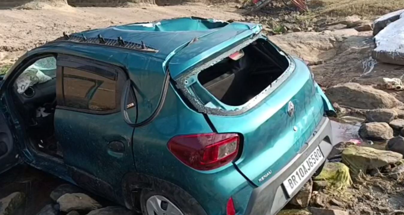 दुमका : बिहार से बासुकीनाथ धाम जा रहे थे लोग, गाड़ी दुर्घटनाग्रस्त, एक की मौत, एक गंभीर