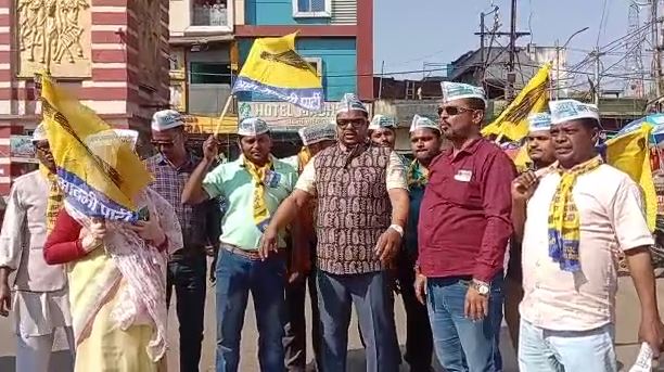 देवघर: मनीष सिसोदिया की गिरफ़्तारी के खिलाफ आप कार्यकर्ताओं का विरोध प्रदर्शन, पीएम मोदी का किया पुतला दहन