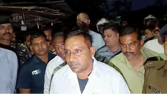 कदमा आगलगी मामला: स्वास्थ्य मंत्री बन्ना गुप्ता ने की दुकानदारों से मुलाकात, मदद का दिया भरोसा