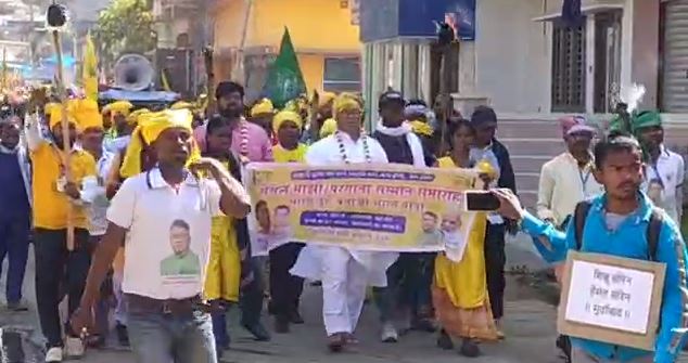 आदिवासी सेंगल अभियान के राष्ट्रीय अध्यक्ष सालखन मूर्मू ने निकाला मशाल जुलुस, आदिवासी समाज के उत्थान का बताया शंखनाद