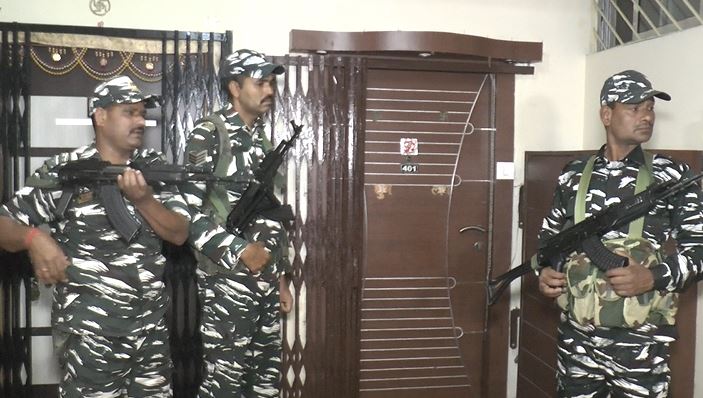 लंबी छापेमारी के बाद एक और इंजीनियर को ED हिरासत में लेकर कर रही पूछताछ,जवाब से संतुष्ट नहीं होने पर हो सकती है गिरफ़्तारी