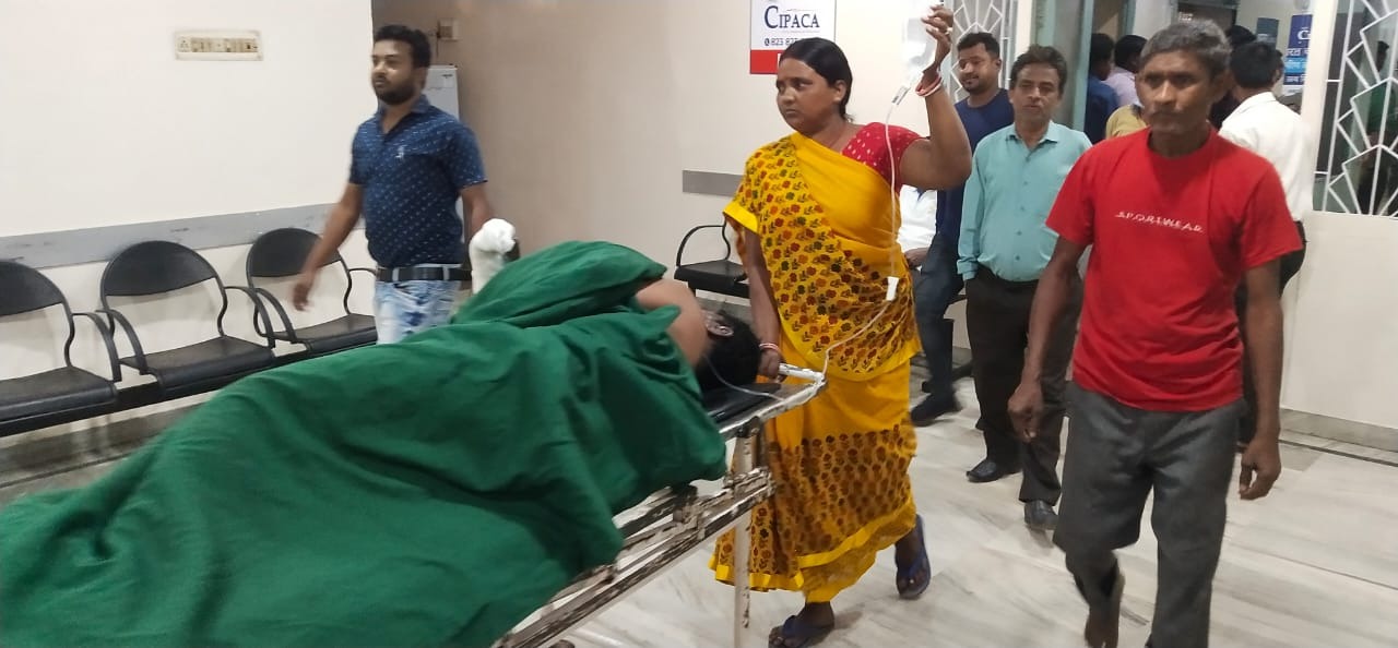 गिरिडीह के कार्बेन रिर्सोस अलकत्तरा फैक्ट्री में फर्निश ब्लास्ट, तीन मजदूर हुए जख्मी,  मामले को मैनेज करने में जुटे नेता