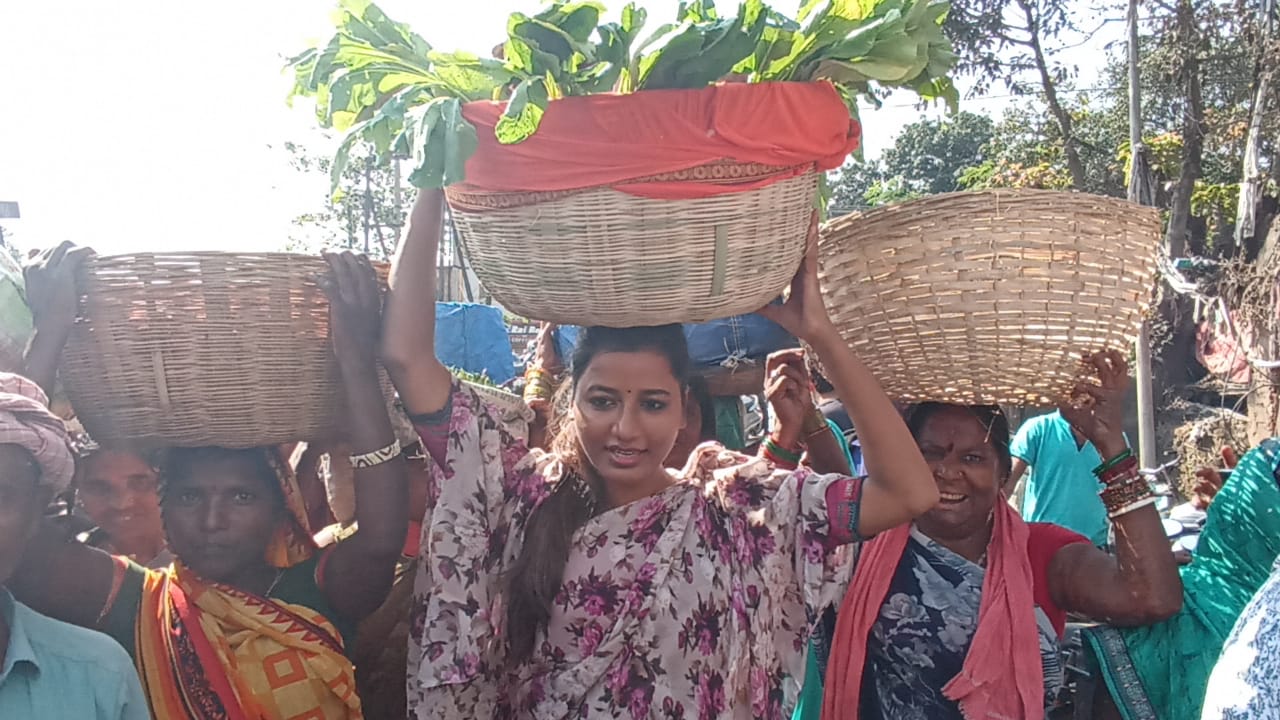 सब्जी बेचने क्यों निकल पड़ी विधायक अम्बा प्रसाद,..! पढ़िए पूरी रिपोर्ट