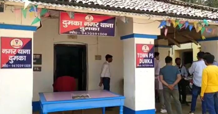 दुमका में एक बार फिर झपट्टा मार गिरोह ने पुलिस के समक्ष पेश की चुनौती, दिनदहाड़े पल्सर बाइक पर सवार दो अपराधियों ने चुराए एक लाख रुपये