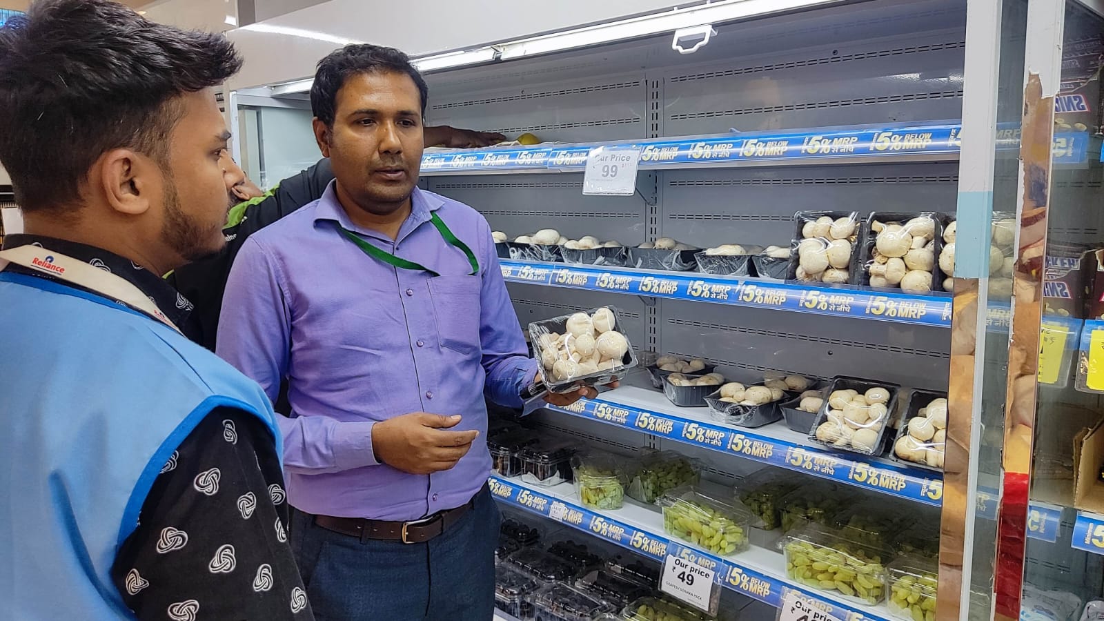 फूड सेफ्टी विभाग ने चलाया छापेमारी अभियान, होटलों, राशन दुकानों सहित चनाचूर फैक्ट्री में हुई छापेमारी