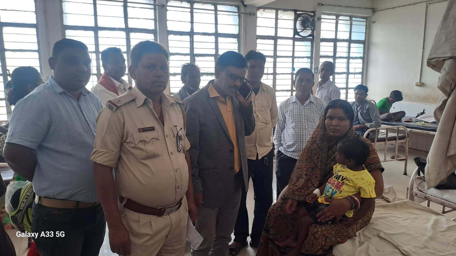 धनबाद के SNMMCH से डिस्चार्ज हुई चोरी गई बच्ची, मां ने कहा - अब ठीक है, जानिए पूरा डिटेल्स