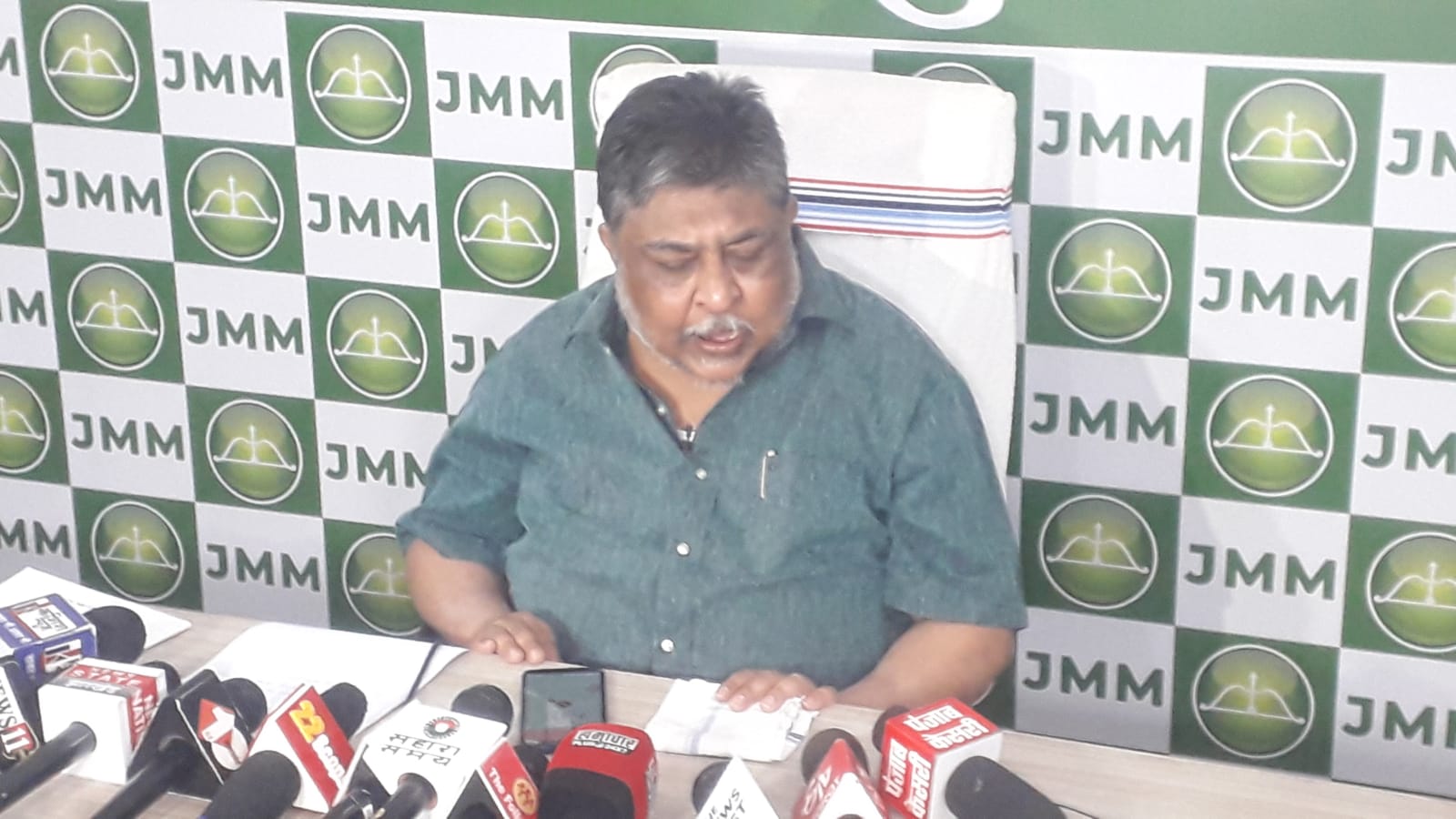 झामुमो ने बजट को बताया ऐतिहासिक, कहा- पहली बार शिक्षा, स्वास्थ्य, ग्रामीण विकास और किसान के लिए लाया गया बजट