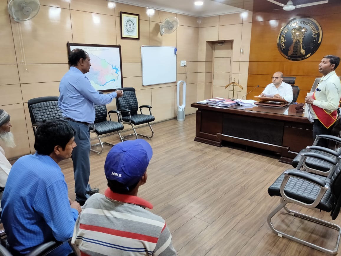 गोविंदपुर में 68 एकड़ जमीन पर लगे पेड़ों को भू-माफिया ने काट कर लगा दी आग, जानिए यह आरोप किसने लगाया