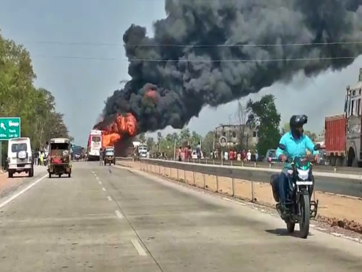 नवादा में चलती बस में लगी भीषण आग, जानिए यात्रियों ने कैसे बचाई जान