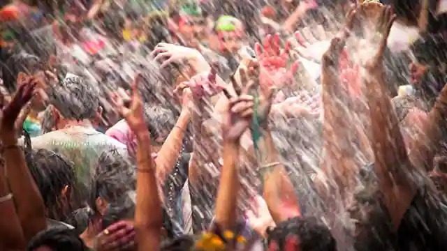 इस होली बादल भी बन सकती है पिचकारी, बारिश के असर, रहें तैयार